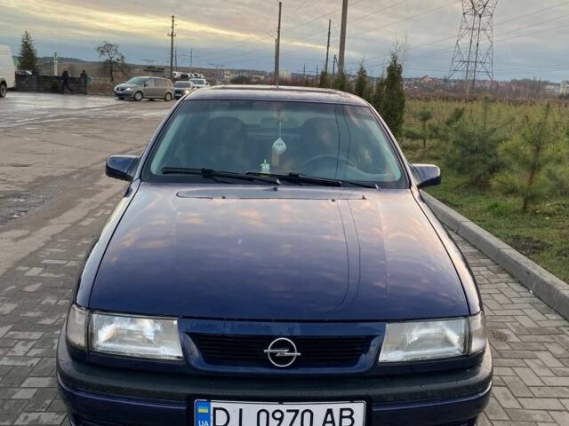 Синий Опель Вектра, объемом двигателя 1.6 л и пробегом 328 тыс. км за 1600 $, фото 1 на Automoto.ua
