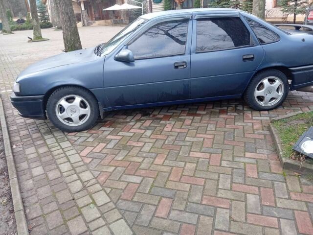 Синий Опель Вектра, объемом двигателя 1.8 л и пробегом 205 тыс. км за 900 $, фото 2 на Automoto.ua