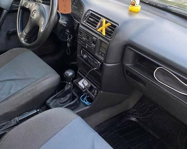 Синій Опель Вектра, об'ємом двигуна 1.6 л та пробігом 328 тис. км за 1600 $, фото 9 на Automoto.ua