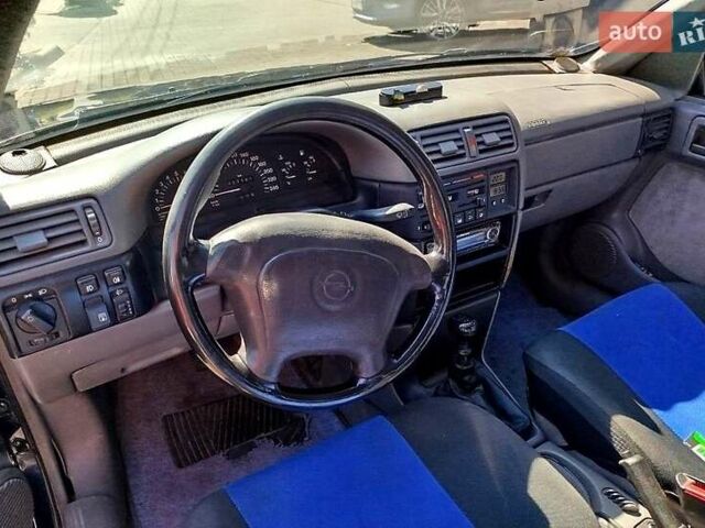 Синий Опель Вектра, объемом двигателя 2 л и пробегом 500 тыс. км за 1800 $, фото 8 на Automoto.ua