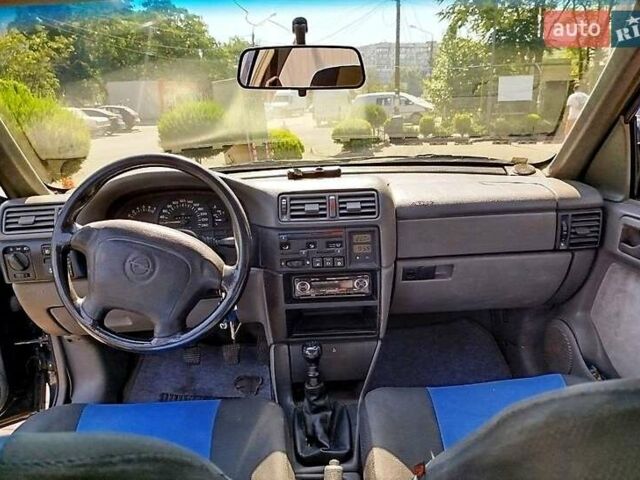 Синий Опель Вектра, объемом двигателя 2 л и пробегом 500 тыс. км за 1800 $, фото 10 на Automoto.ua