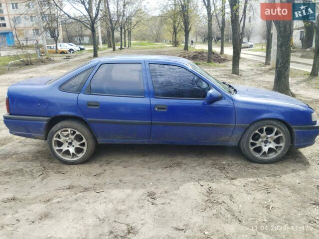 Синій Опель Вектра, об'ємом двигуна 1.8 л та пробігом 300 тис. км за 2000 $, фото 2 на Automoto.ua