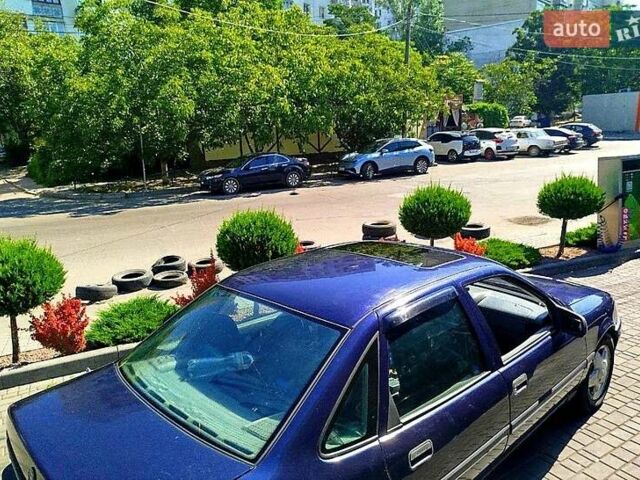 Синий Опель Вектра, объемом двигателя 2 л и пробегом 500 тыс. км за 1800 $, фото 5 на Automoto.ua