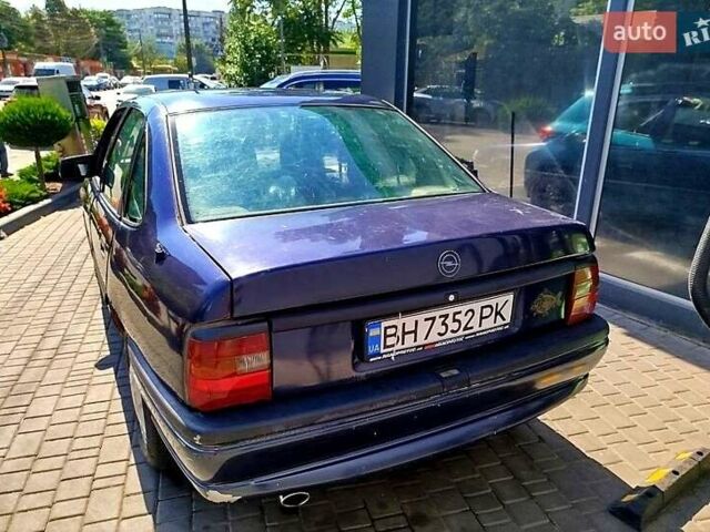 Синий Опель Вектра, объемом двигателя 2 л и пробегом 500 тыс. км за 1800 $, фото 4 на Automoto.ua