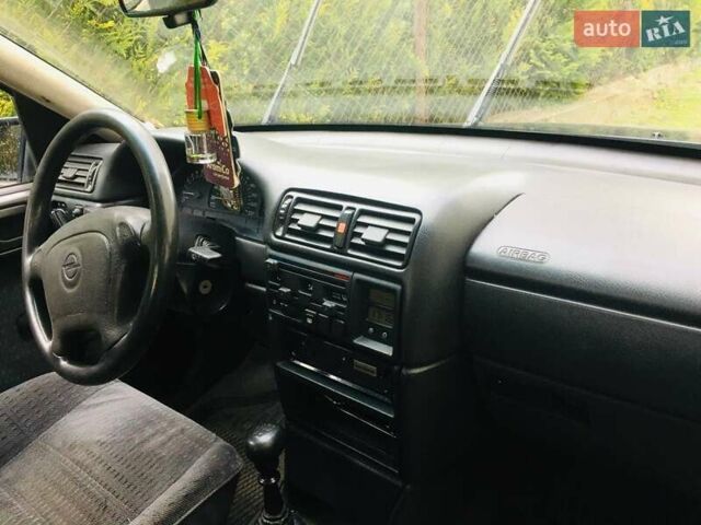 Опель Вектра 1995 в Львове на Automoto.ua Синий Опель Вектра, объемом двигателя 1.8 л и пробегом 200 тыс. км за 1100 $, фото 8 на Automoto.ua