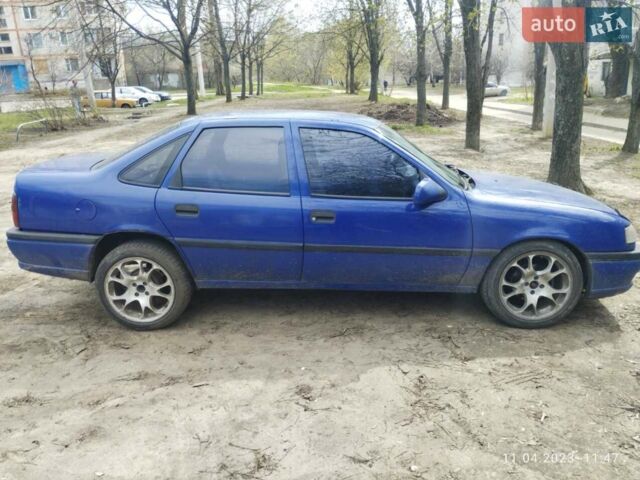 Синій Опель Вектра, об'ємом двигуна 1.8 л та пробігом 300 тис. км за 2000 $, фото 2 на Automoto.ua