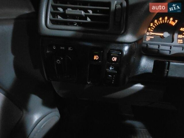 Синий Опель Вектра, объемом двигателя 1.8 л и пробегом 300 тыс. км за 1600 $, фото 8 на Automoto.ua