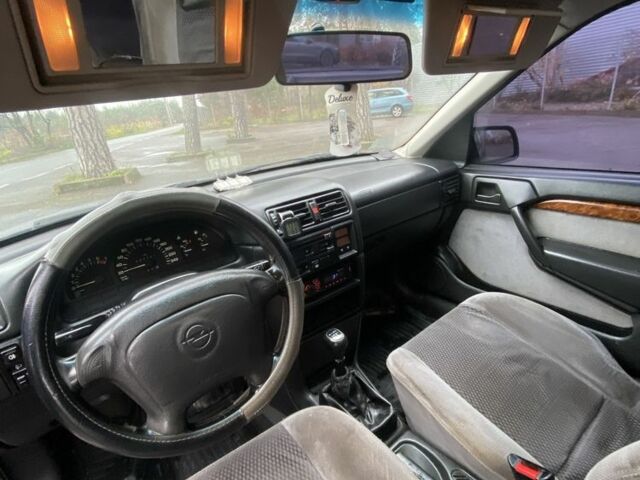 Синий Опель Вектра, объемом двигателя 2 л и пробегом 407 тыс. км за 1650 $, фото 4 на Automoto.ua