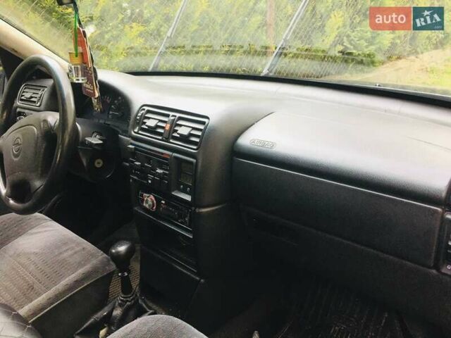 Опель Вектра 1995 в Львове на Automoto.ua Синий Опель Вектра, объемом двигателя 1.8 л и пробегом 200 тыс. км за 1100 $, фото 5 на Automoto.ua