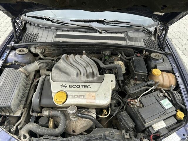 Синий Опель Вектра, объемом двигателя 1.6 л и пробегом 310 тыс. км за 2080 $, фото 5 на Automoto.ua