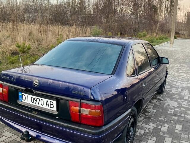 Синий Опель Вектра, объемом двигателя 1.6 л и пробегом 328 тыс. км за 1600 $, фото 3 на Automoto.ua