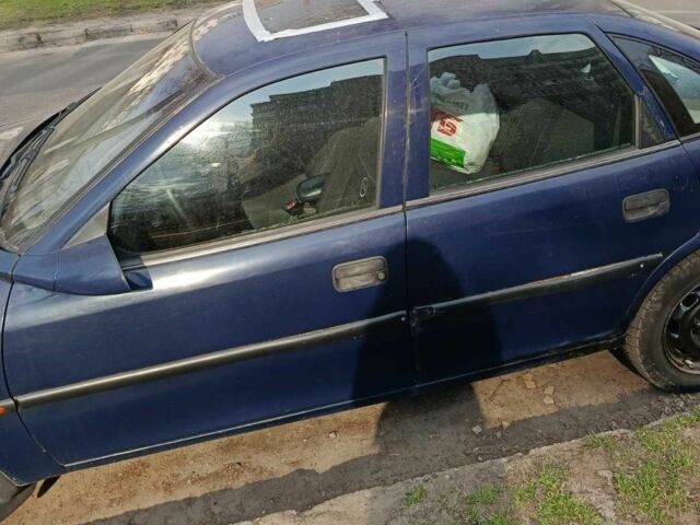 Синий Опель Вектра, объемом двигателя 1.8 л и пробегом 240 тыс. км за 1550 $, фото 8 на Automoto.ua