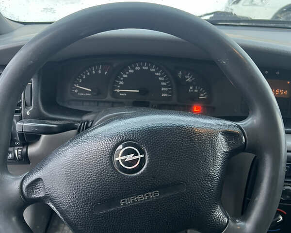 Синий Опель Вектра, объемом двигателя 1.6 л и пробегом 268 тыс. км за 1800 $, фото 3 на Automoto.ua
