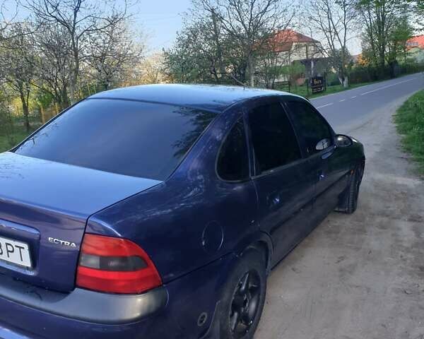 Синий Опель Вектра, объемом двигателя 1.8 л и пробегом 350 тыс. км за 2250 $, фото 3 на Automoto.ua