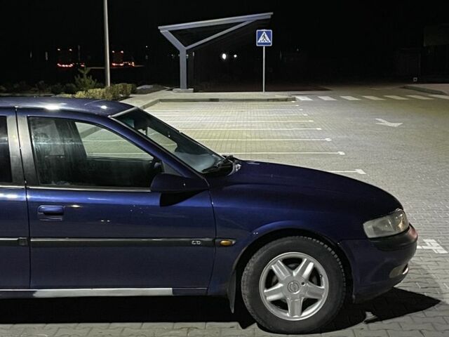 Синій Опель Вектра, об'ємом двигуна 1.8 л та пробігом 350 тис. км за 1600 $, фото 4 на Automoto.ua