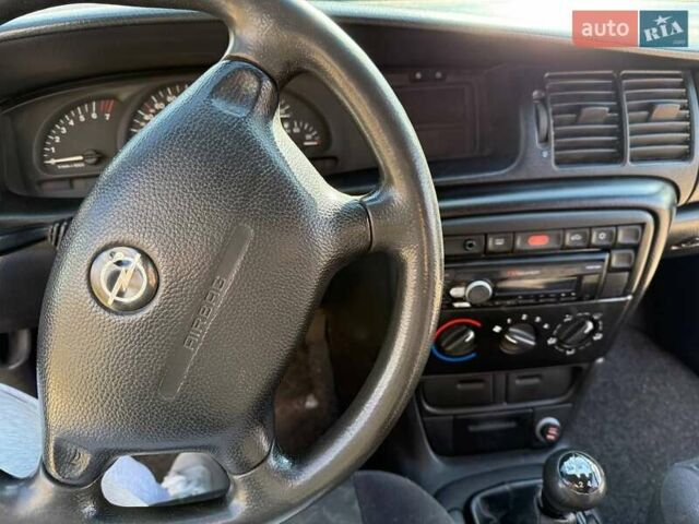 Синій Опель Вектра, об'ємом двигуна 1.6 л та пробігом 370 тис. км за 1899 $, фото 12 на Automoto.ua