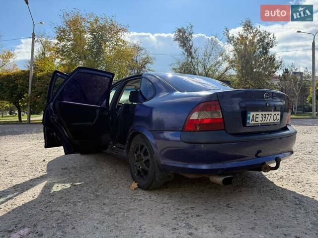 Синій Опель Вектра, об'ємом двигуна 1.6 л та пробігом 370 тис. км за 1899 $, фото 5 на Automoto.ua