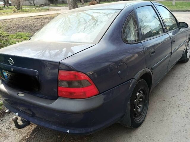 Синий Опель Вектра, объемом двигателя 1.8 л и пробегом 240 тыс. км за 1550 $, фото 2 на Automoto.ua
