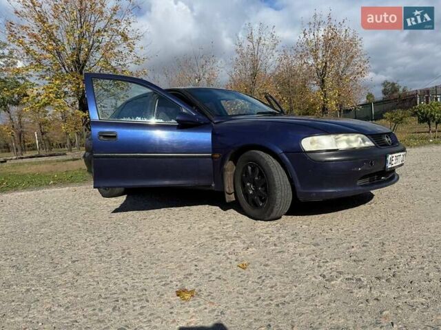 Синий Опель Вектра, объемом двигателя 1.6 л и пробегом 370 тыс. км за 1600 $, фото 8 на Automoto.ua