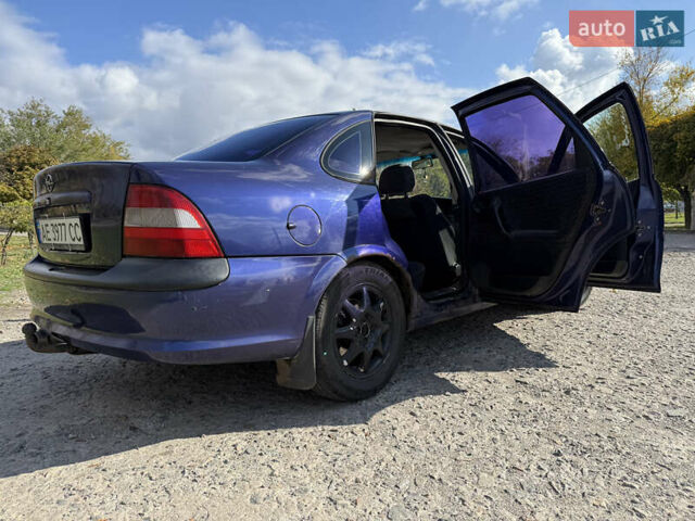 Опель Вектра 1996 в Кривом Роге на Automoto.ua Синий Опель Вектра, объемом двигателя 1.6 л и пробегом 270 тыс. км за 1899 $, фото 5 на Automoto.ua