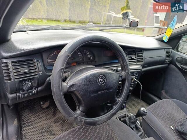 Синий Опель Вектра, объемом двигателя 1.8 л и пробегом 264 тыс. км за 1700 $, фото 5 на Automoto.ua