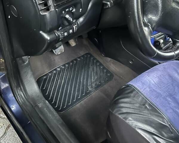 Синий Опель Вектра, объемом двигателя 1.8 л и пробегом 400 тыс. км за 2500 $, фото 4 на Automoto.ua