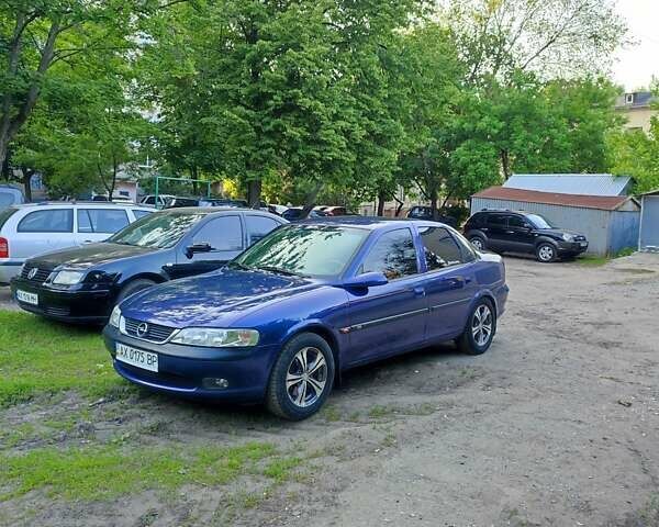 Синий Опель Вектра, объемом двигателя 2 л и пробегом 280 тыс. км за 5300 $, фото 4 на Automoto.ua