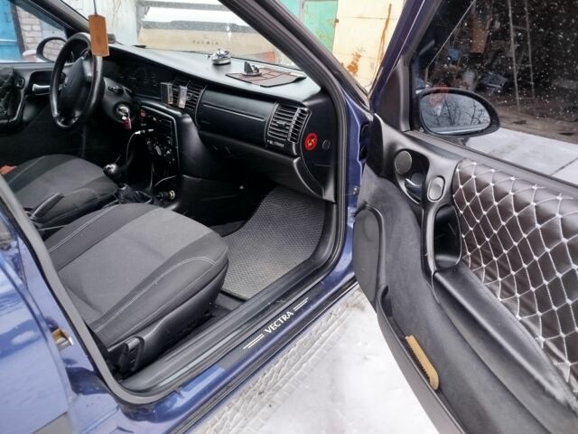 Синий Опель Вектра, объемом двигателя 1.6 л и пробегом 250 тыс. км за 3000 $, фото 5 на Automoto.ua