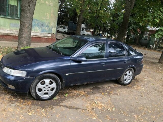 Синий Опель Вектра, объемом двигателя 2 л и пробегом 1 тыс. км за 2000 $, фото 1 на Automoto.ua