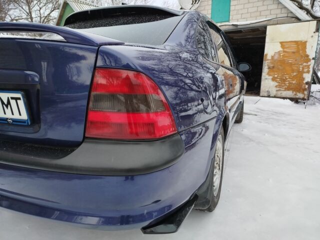 Синий Опель Вектра, объемом двигателя 1.6 л и пробегом 250 тыс. км за 3000 $, фото 4 на Automoto.ua