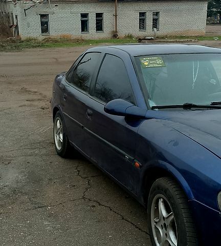 Синій Опель Вектра, об'ємом двигуна 1.8 л та пробігом 398 тис. км за 2000 $, фото 1 на Automoto.ua