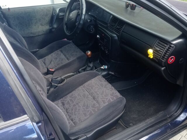 Синій Опель Вектра, об'ємом двигуна 1.6 л та пробігом 300 тис. км за 2700 $, фото 1 на Automoto.ua