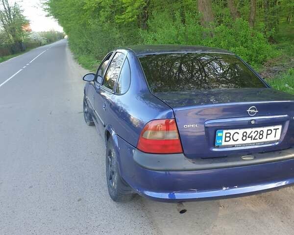 Синий Опель Вектра, объемом двигателя 1.8 л и пробегом 350 тыс. км за 2250 $, фото 5 на Automoto.ua