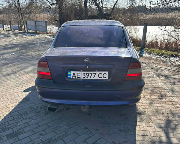 Синий Опель Вектра, объемом двигателя 1.6 л и пробегом 372 тыс. км за 2400 $, фото 7 на Automoto.ua