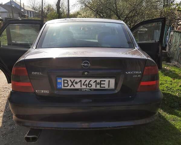 Синий Опель Вектра, объемом двигателя 2 л и пробегом 420 тыс. км за 2500 $, фото 1 на Automoto.ua
