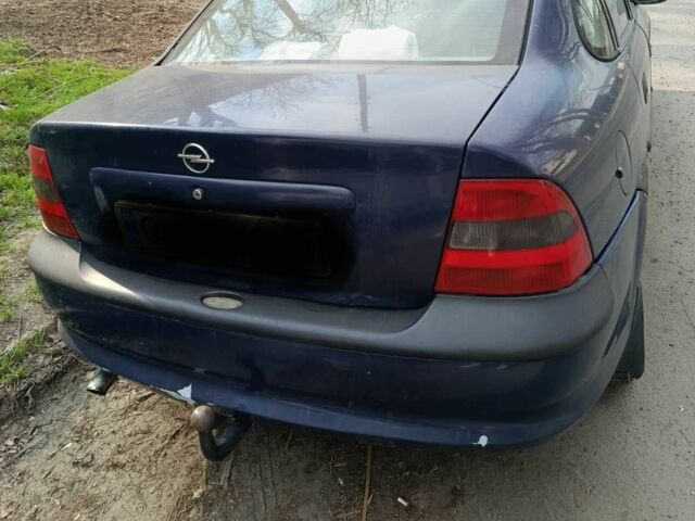 Синий Опель Вектра, объемом двигателя 1.8 л и пробегом 240 тыс. км за 1550 $, фото 1 на Automoto.ua