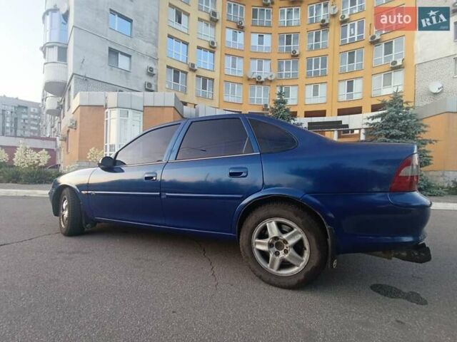 Синий Опель Вектра, объемом двигателя 2 л и пробегом 366 тыс. км за 3100 $, фото 3 на Automoto.ua