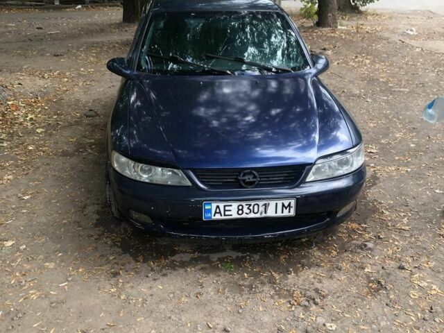 Синий Опель Вектра, объемом двигателя 2 л и пробегом 1 тыс. км за 2000 $, фото 3 на Automoto.ua