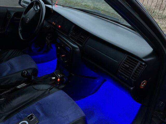 Синий Опель Вектра, объемом двигателя 1.8 л и пробегом 400 тыс. км за 2500 $, фото 6 на Automoto.ua