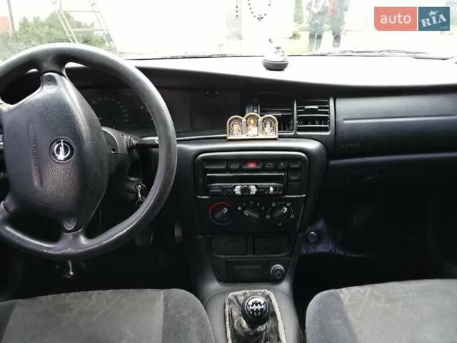 Синий Опель Вектра, объемом двигателя 1.6 л и пробегом 190 тыс. км за 2400 $, фото 2 на Automoto.ua