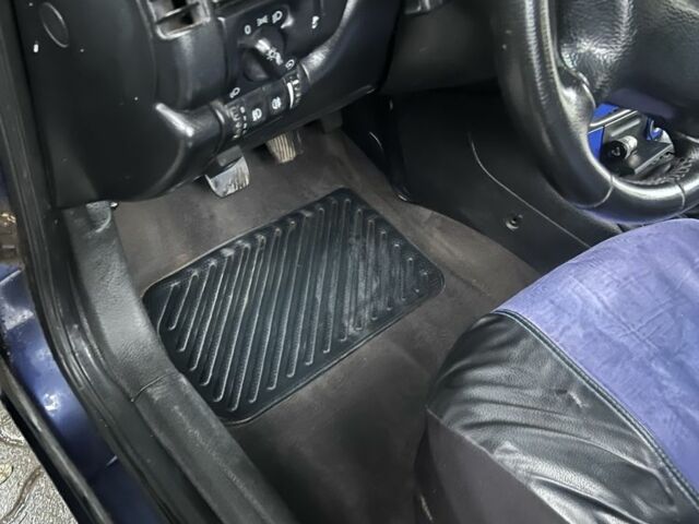 Синий Опель Вектра, объемом двигателя 1.8 л и пробегом 400 тыс. км за 2500 $, фото 5 на Automoto.ua