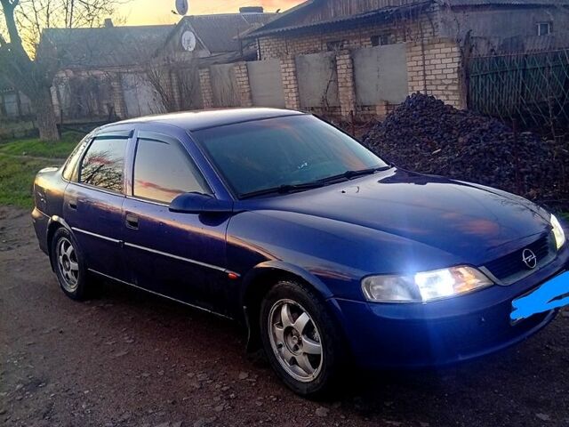 Синий Опель Вектра, объемом двигателя 1.6 л и пробегом 0 тыс. км за 2300 $, фото 4 на Automoto.ua