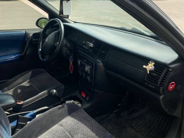 Синий Опель Вектра, объемом двигателя 2 л и пробегом 3 тыс. км за 1000 $, фото 5 на Automoto.ua