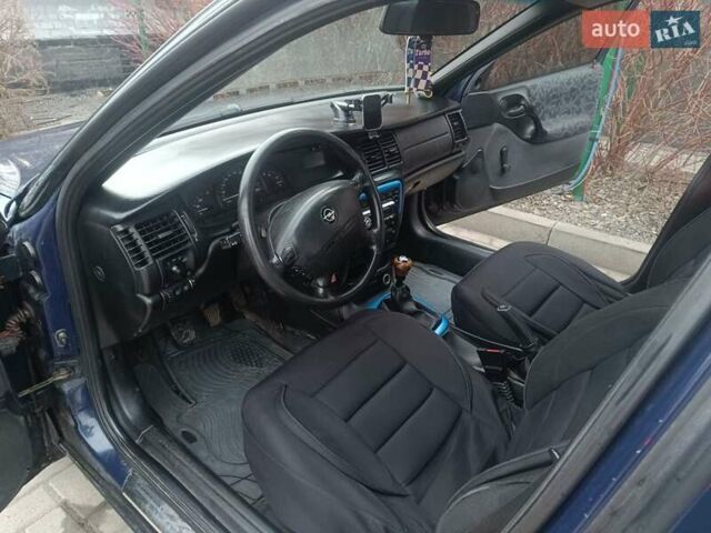 Синій Опель Вектра, об'ємом двигуна 1.6 л та пробігом 327 тис. км за 3200 $, фото 6 на Automoto.ua