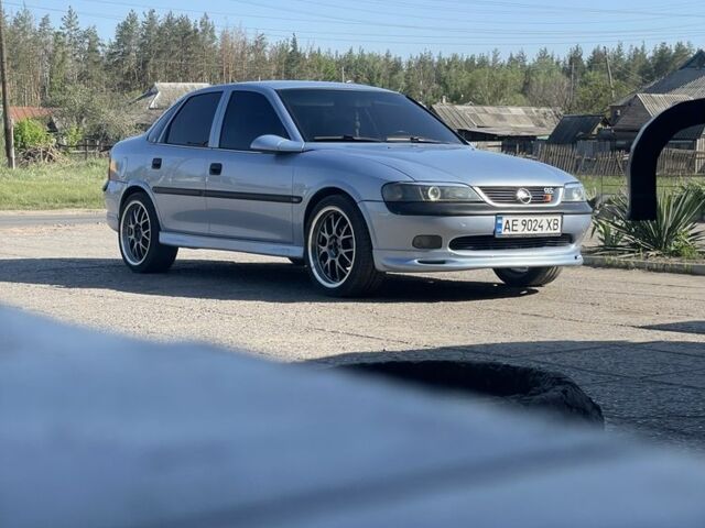 Опель Вектра 1997 в Славянске на Automoto.ua Синий Опель Вектра, объемом двигателя 1.6 л и пробегом 420 тыс. км за 3500 $, фото 5 на Automoto.ua