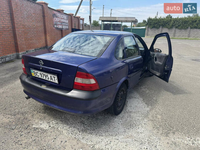 Синий Опель Вектра, объемом двигателя 1.8 л и пробегом 246 тыс. км за 2100 $, фото 6 на Automoto.ua