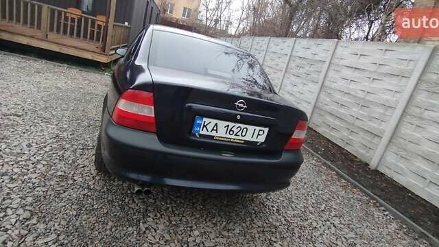 Синий Опель Вектра, объемом двигателя 2 л и пробегом 358 тыс. км за 3000 $, фото 4 на Automoto.ua