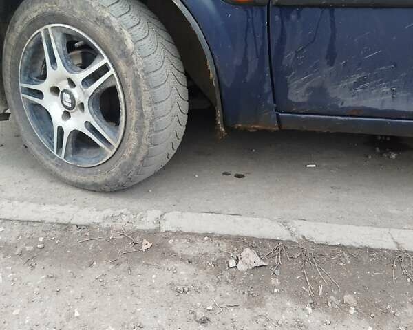 Синий Опель Вектра, объемом двигателя 1.59 л и пробегом 350 тыс. км за 1600 $, фото 4 на Automoto.ua