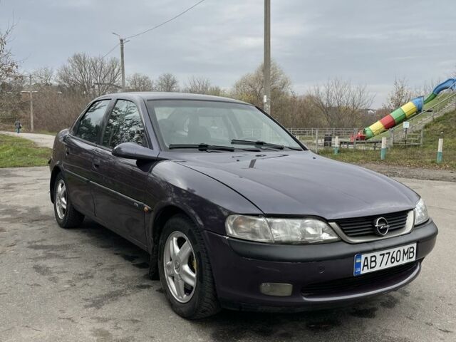 Синий Опель Вектра, объемом двигателя 2 л и пробегом 300 тыс. км за 1800 $, фото 3 на Automoto.ua