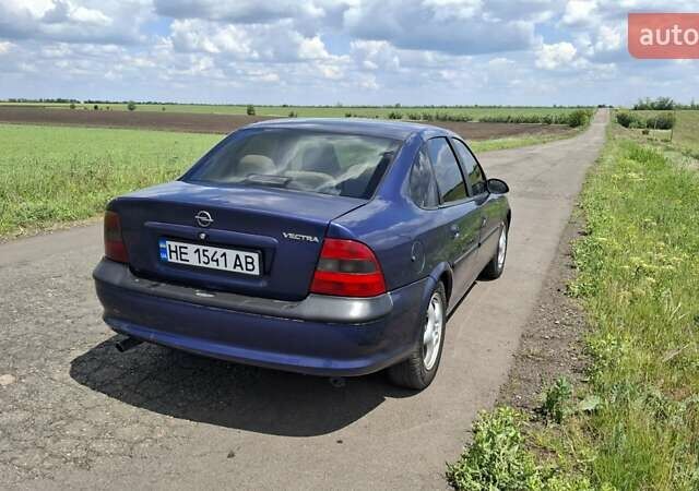 Синий Опель Вектра, объемом двигателя 2 л и пробегом 241 тыс. км за 2399 $, фото 3 на Automoto.ua